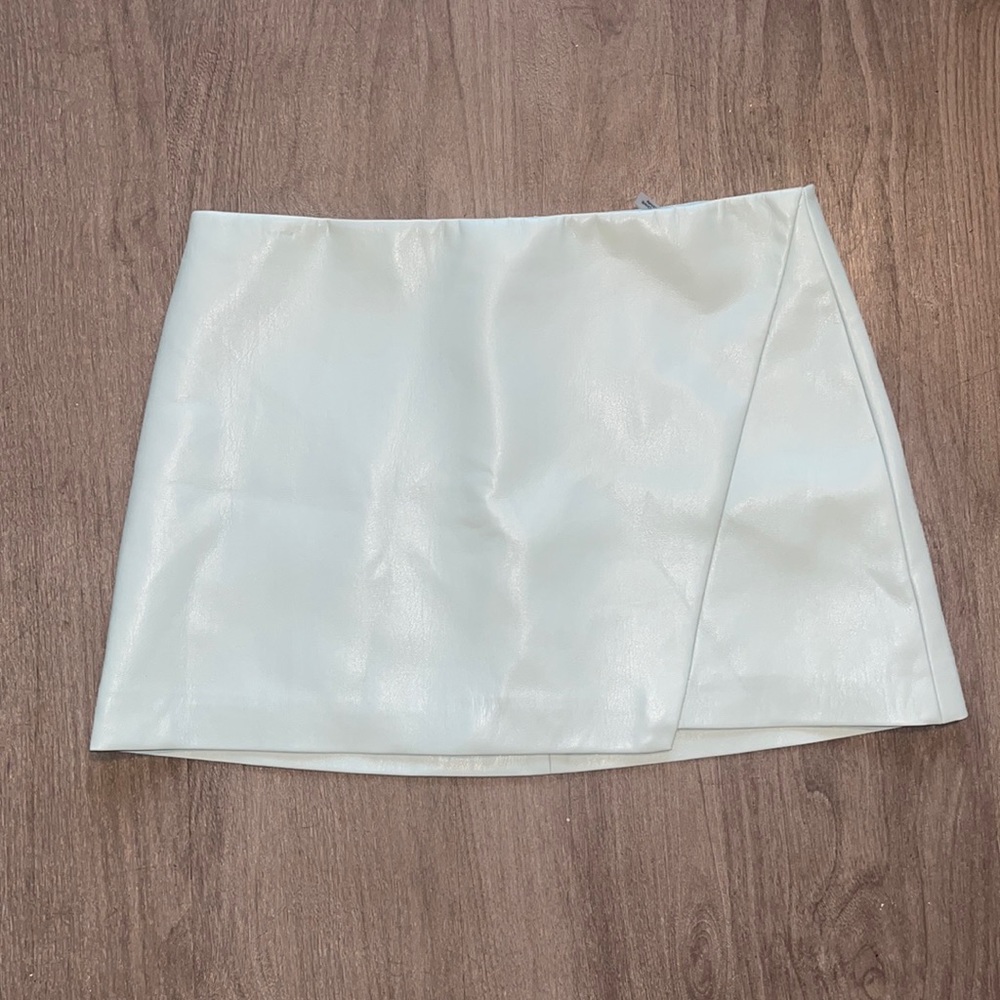 ALICE + OLIVIA Powder Green Lilia Crossover Vegan Leather Skirt NWOT
